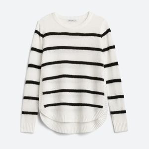 PINK CLOVER
Tora Curved Hem Textured Pullover